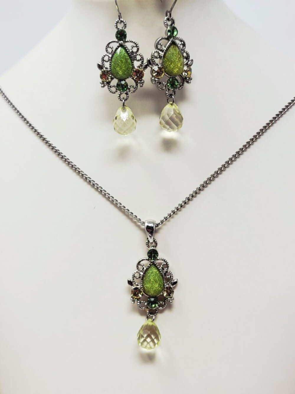 Green Rhinestone Drop Necklace Earrings Set Filigree Teardrop Glass Boho